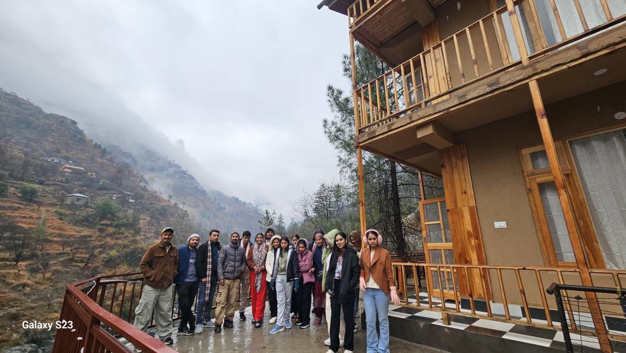 The Fiza Retreat Tirthan Banjār Zewnętrze zdjęcie
