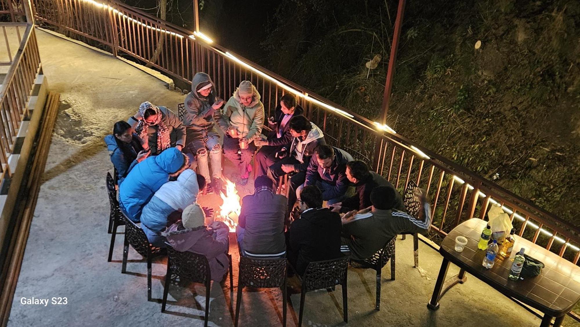 The Fiza Retreat Tirthan Banjār Zewnętrze zdjęcie