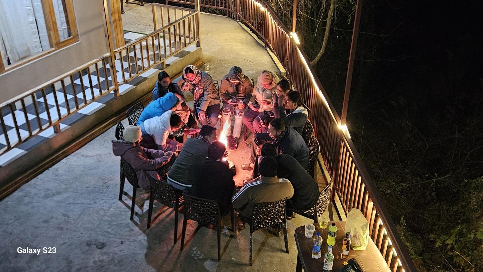 The Fiza Retreat Tirthan Banjār Zewnętrze zdjęcie