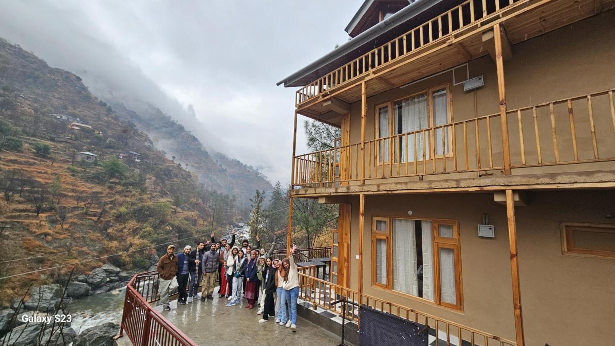 The Fiza Retreat Tirthan Banjār Zewnętrze zdjęcie