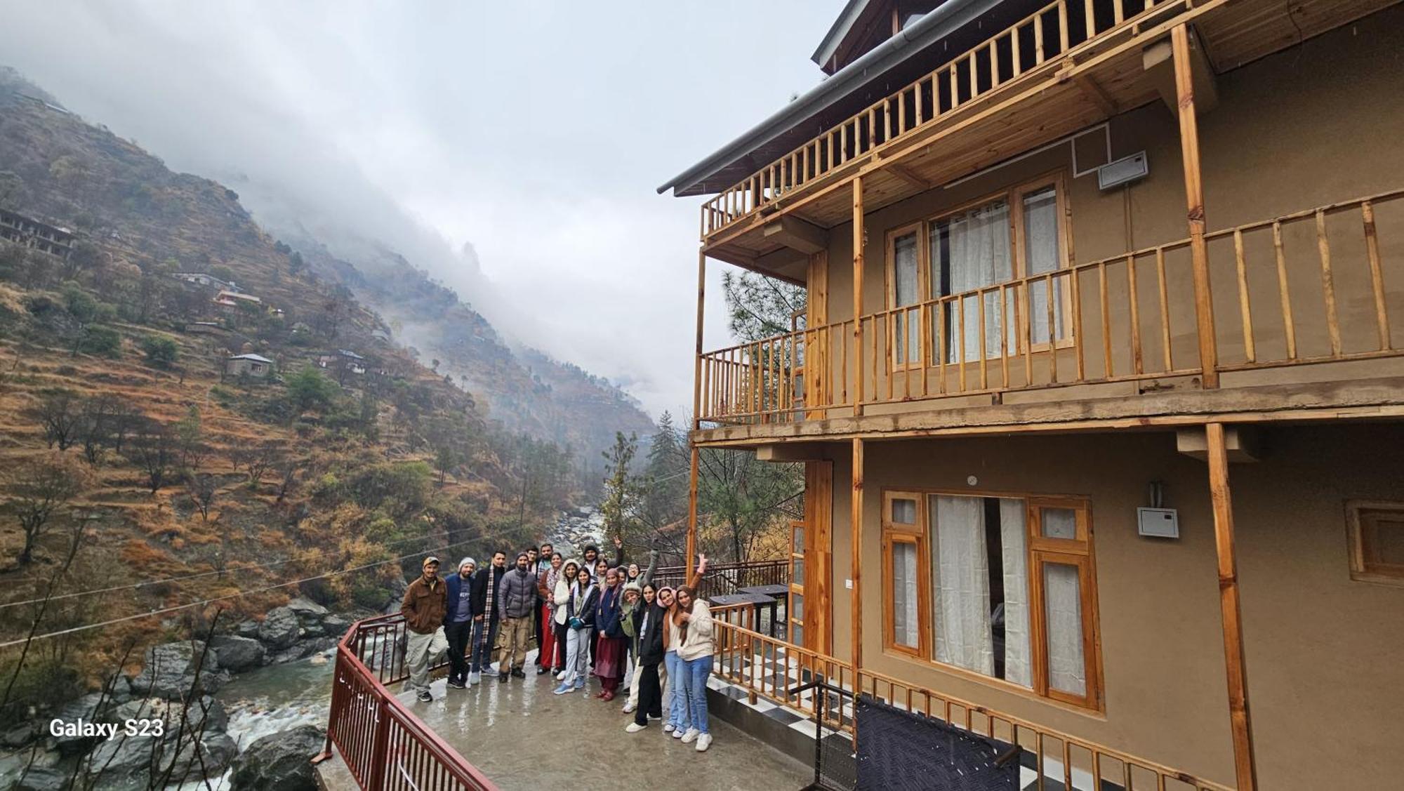 The Fiza Retreat Tirthan Banjār Zewnętrze zdjęcie