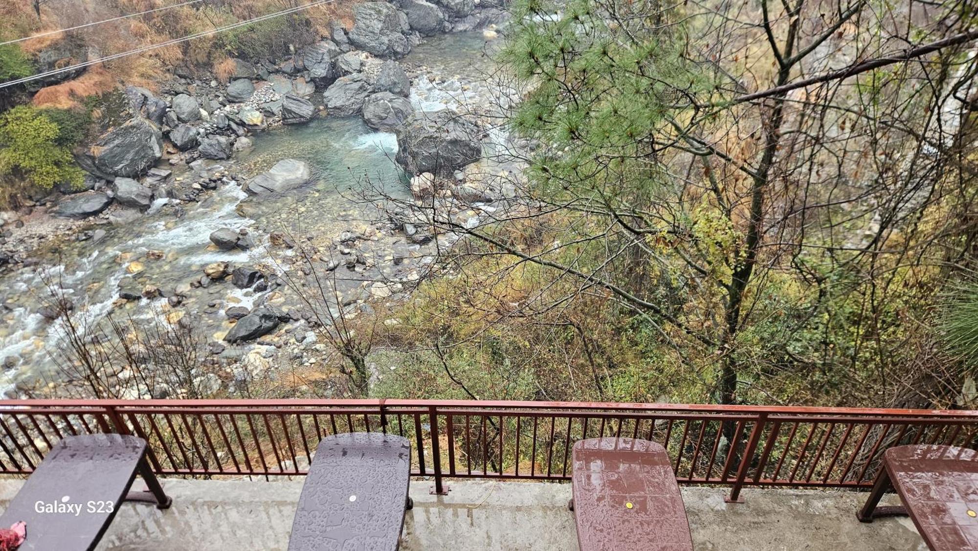 The Fiza Retreat Tirthan Banjār Zewnętrze zdjęcie