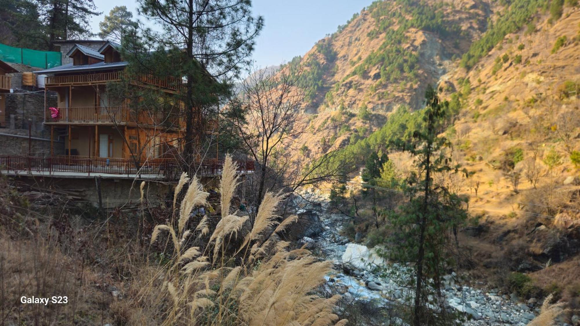 The Fiza Retreat Tirthan Banjār Zewnętrze zdjęcie