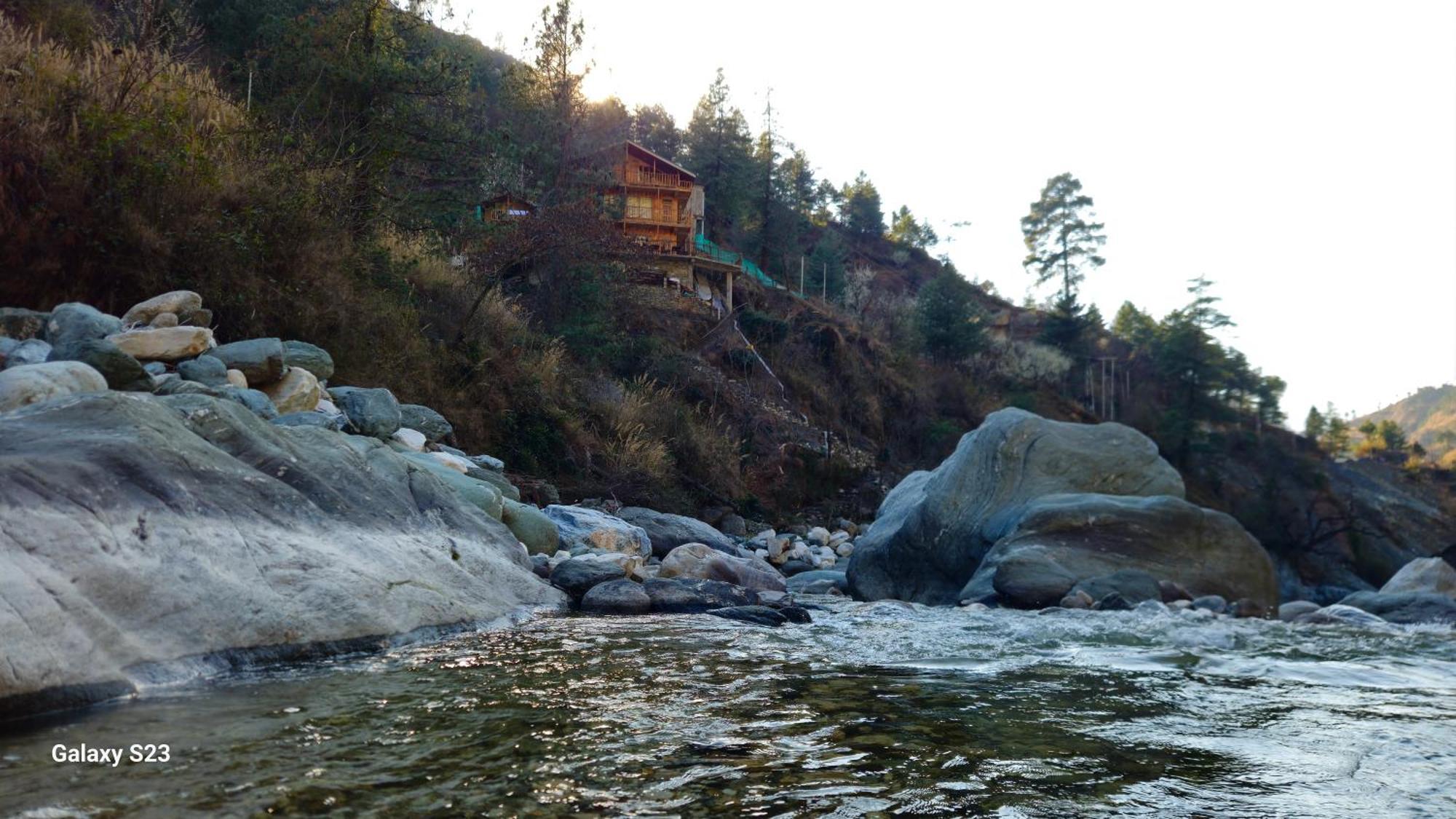 The Fiza Retreat Tirthan Banjār Zewnętrze zdjęcie